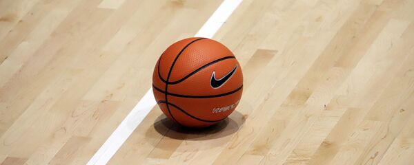 Мяч на баскетбольном поле - Sputnik Литва