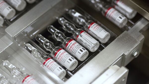 Производство вакцины от COVID-19 на фармацевтическом заводе Биннофарм - Sputnik Литва