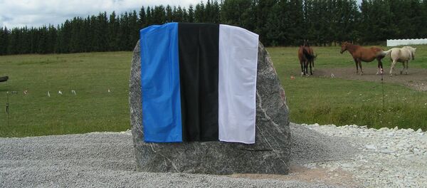 Открытие памятника деревне Луулупе лесному брату Эльмару Илпу и его отряду  - Sputnik Литва