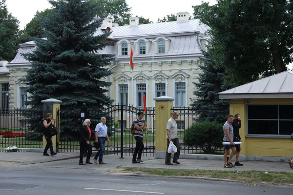 Науседа, руки прочь: в Литве прошла акция поддержки Белоруссии и Лукашенко Науседа, руки прочь: в Литве прошла акция поддержки Белоруссии и Лукашенко - Sputnik Литва