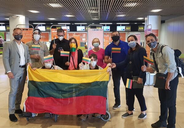 Į Lietuvą grįžo pirmieji piliečiai iš Venesuelos Į Lietuvą grįžo pirmieji piliečiai iš Venesuelos - Sputnik Lietuva