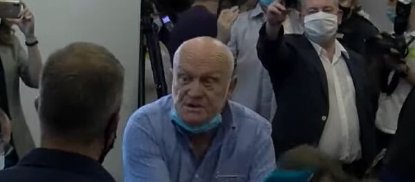 Противник оппозиции, которого вывели с пресс-конференции с Тихановской Противник оппозиции, которого вывели с пресс-конференции с Тихановской - Sputnik Lietuva