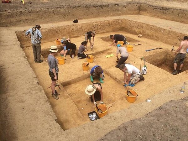 Britų archeologai mano, kad rado seniausius meno kūrinius Britų archeologai mano, kad rado seniausius meno kūrinius - Sputnik Lietuva