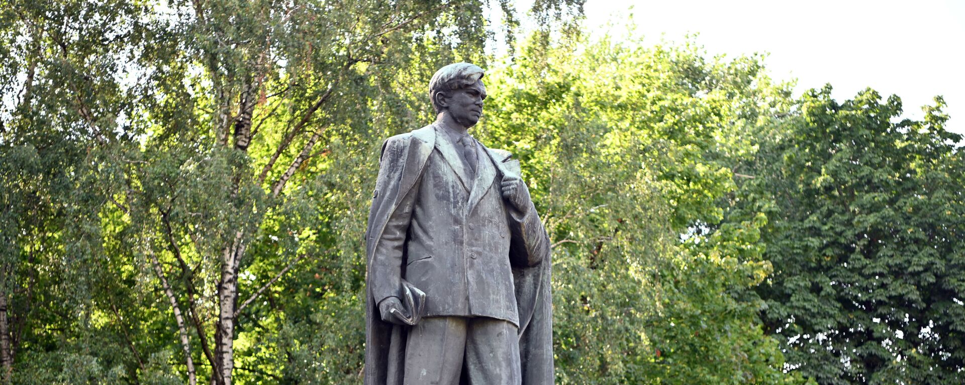 Памятник литовскому писателю Пятрасу Цвирке - Sputnik Lietuva, 1920, 06.06.2021