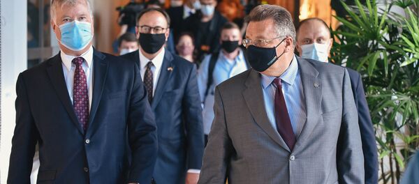 Linas Linkevičius su JAV valstybės sekretoriaus pavaduotoju Stephen'u Biegun'u Linas Linkevičius su JAV valstybės sekretoriaus pavaduotoju Stephen'u Biegun'u - Sputnik Lietuva