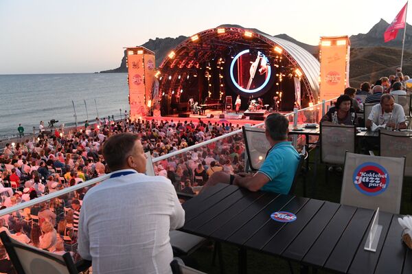 18-й сезон джаза в Коктебеле посетили около семи тысяч зрителей 18-й сезон джаза в Коктебеле посетили около семи тысяч зрителей - Sputnik Литва