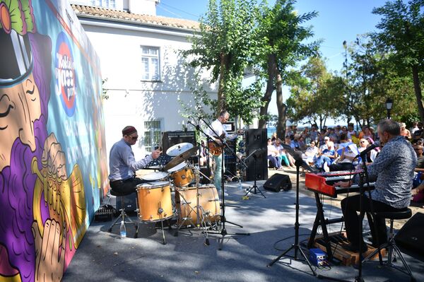 18-й сезон джаза в Коктебеле посетили около семи тысяч зрителей 18-й сезон джаза в Коктебеле посетили около семи тысяч зрителей - Sputnik Литва