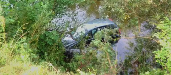 В Расейняе водитель съехал в реку - Sputnik Литва