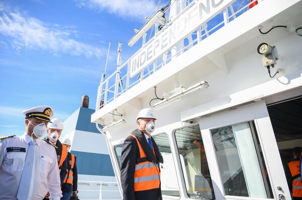 Президент Литвы посетил СПГ-терминал в Клайпеде - Sputnik Литва