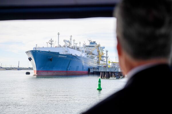 Президент Литвы посетил СПГ-терминал в Клайпеде - Sputnik Литва