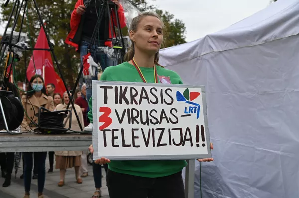 Митинг против ношения масок в Вильнюсе Митинг против ношения масок в Вильнюсе - Sputnik Lietuva