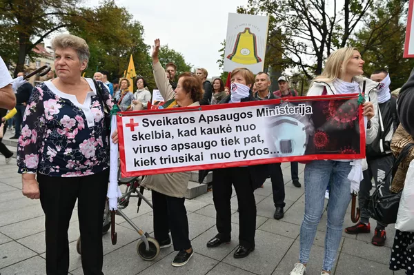 Митинг против ношения масок в Вильнюсе Митинг против ношения масок в Вильнюсе - Sputnik Lietuva