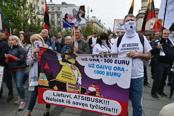 Митинг против ношения масок в Вильнюсе Митинг против ношения масок в Вильнюсе - Sputnik Lietuva