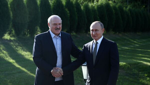 Президент РФ Владимир Путин и президент Белоруссии Александр Лукашенко во время встречи в Минске, архивное фото - Sputnik Литва