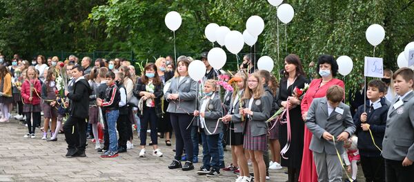 Первое сентября в школе в Вильнюсе Первое сентября в школе в Вильнюсе - Sputnik Lietuva