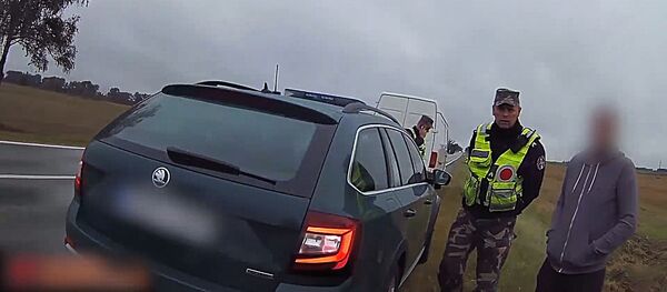 Joniškio rajone sulaikyti mikroautobusą vairavę neblaivūs latviai Joniškio rajone sulaikyti mikroautobusą vairavę neblaivūs latviai - Sputnik Lietuva