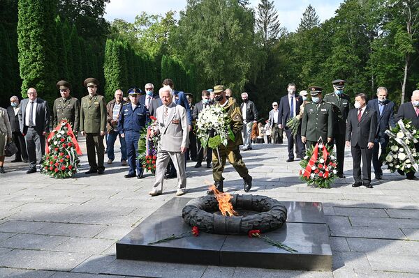 Акция поминовения павших во второй мировой войне в Вильнюсе - Sputnik Литва