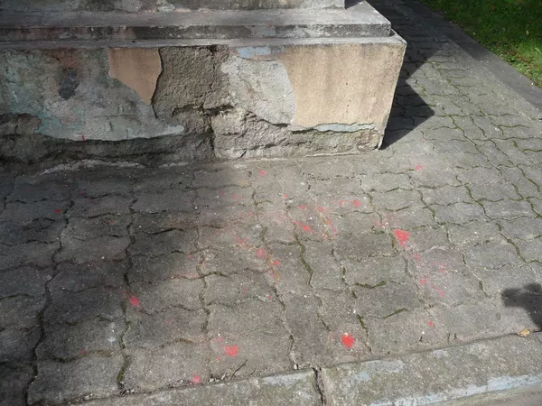 išniekintas Raudonosios armijos paminklo Žiežmariuose išniekintas Raudonosios armijos paminklo Žiežmariuose - Sputnik Lietuva
