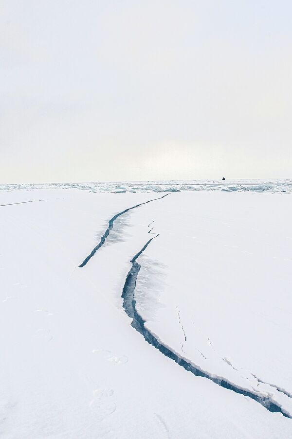Трещины на льду зимнего Байкала - Sputnik Lietuva