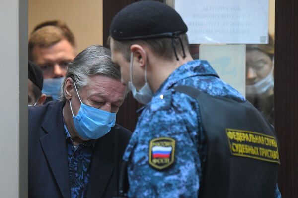 Суд признал Ефремова виновным в смертельном ДТП - Sputnik Литва