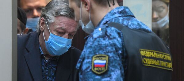 Актёр Михаил Ефремов входит в здание Пресненского суда города Москвы, 8 сентября 2020 года Актёр Михаил Ефремов входит в здание Пресненского суда города Москвы, 8 сентября 2020 года - Sputnik Lietuva