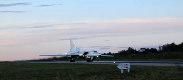 Полеты экипажей Ту-22М3 в темное время суток в Мурманской области Полеты экипажей Ту-22М3 в темное время суток в Мурманской области - Sputnik Lietuva