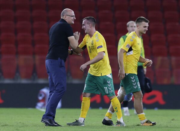 Что по силам сборной Литвы в Лиге наций? Что по силам сборной Литвы в Лиге наций? - Sputnik Литва