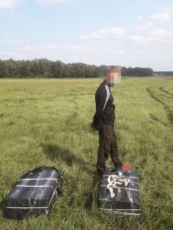 Tarnybinis šuo padėjo sulaikyti kontrabandininką Lietuvos ir Baltarusijos pasienyje Tarnybinis šuo padėjo sulaikyti kontrabandininką Lietuvos ir Baltarusijos pasienyje - Sputnik Lietuva