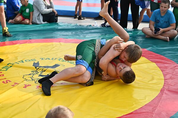 Открытый чемпионат  Литвы по национальной борьбе среди детей и подростков Vilnius Open - Sputnik Литва