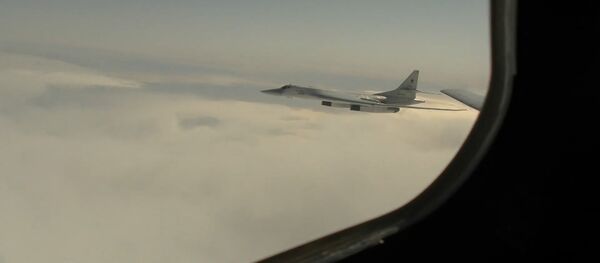 Ракетоносцы Ту-160 выполнили полет над Баренцевым, Норвежским морями и Атлантикой - Sputnik Литва