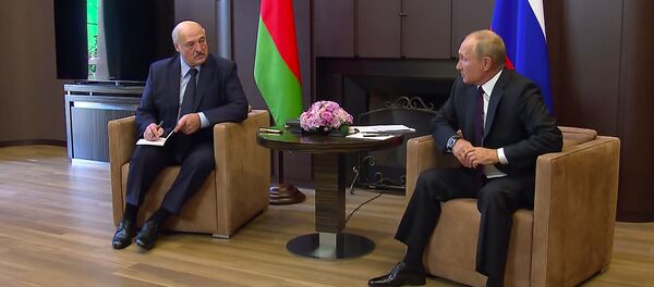 Президент Белоруссии Александр Лукашенко и президент РФ Владимир Путин Президент Белоруссии Александр Лукашенко и президент РФ Владимир Путин - Sputnik Lietuva