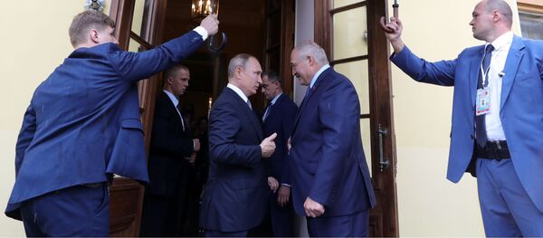 Президент Белоруссии Александр Лукашенко и президент РФ Владимир Путин Президент Белоруссии Александр Лукашенко и президент РФ Владимир Путин - Sputnik Lietuva