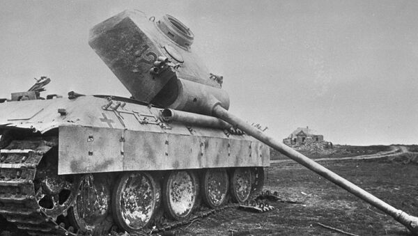 Подбитый немецкий танк брошен на поле боя - Sputnik Lietuva