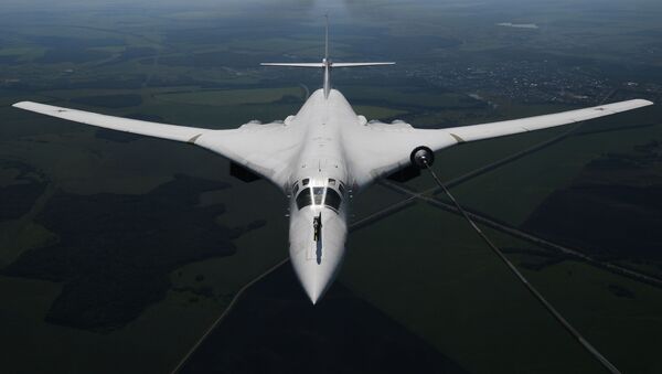 Стратегический бомбардировщик-ракетоносец Ту-160, архивное фото - Sputnik Литва
