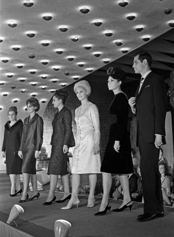 Участницы московского международного Конгресса моды в Москве, 1964  - Sputnik Литва