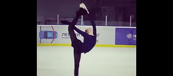 Вращение Алены Косторной на тренировке в Академии Плющенко Вращение Алены Косторной на тренировке в Академии Плющенко - Sputnik Lietuva