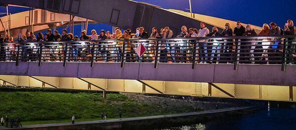 В Вильнюсе на набережной реки Нерис отмечалось дата осеннего равноденствия В Вильнюсе на набережной реки Нерис отмечалось дата осеннего равноденствия - Sputnik Lietuva