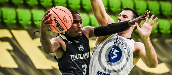 Играют Клайпедский Нептунас с белорусским Цмоки-Минск - Sputnik Литва