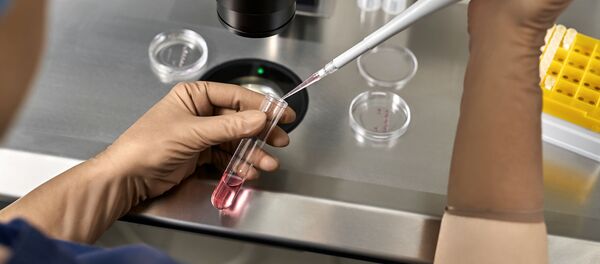 Процесс экстракорпорального оплодотворения в лаборатории Процесс экстракорпорального оплодотворения в лаборатории - Sputnik Lietuva