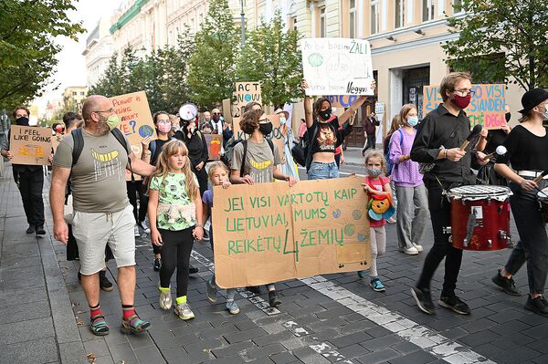 Акция экологов в защиту окружающей среды в Вильнюсе - Sputnik Литва