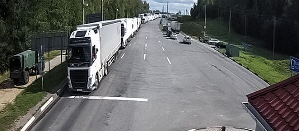 Eilė Baltarusijos ir Lietuvos pasienyje Kamennyj Log kontrolės punkte Eilė Baltarusijos ir Lietuvos pasienyje Kamennyj Log kontrolės punkte - Sputnik Lietuva