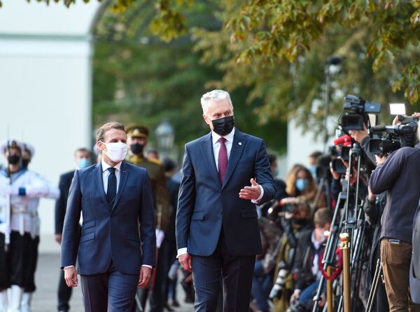 Белоруссия, РФ и БелАЭС: итоги первого дня визита лидера Франции в Литву Белоруссия, РФ и БелАЭС: итоги первого дня визита лидера Франции в Литву - Sputnik Литва