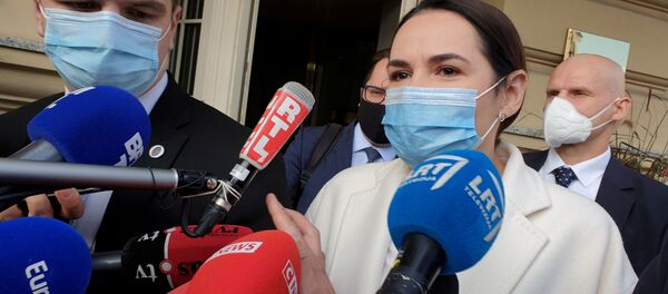 Светлана тихановская после встречи с президентом Франции Эмманюэлем Макроном, 29 сентября 2020 года - Sputnik Литва