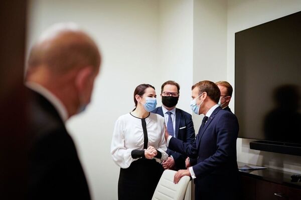 Президент Франции пообещал Тихановской помочь в диалоге по Белоруссии - Sputnik Литва