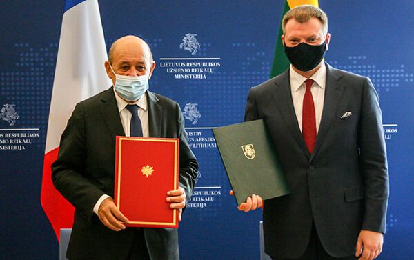 Lietuva ir Prancūzija pasirašė memorandumą dėl šalių finansinio bendradarbiavimo Lietuva ir Prancūzija pasirašė memorandumą dėl šalių finansinio bendradarbiavimo - Sputnik Lietuva