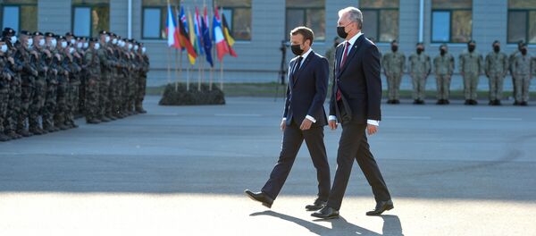 Президент Литвы Гитанас Науседа и президент Франции Эмманюэль Макрон в Рукле, 29 сентября 2020 - Sputnik Литва