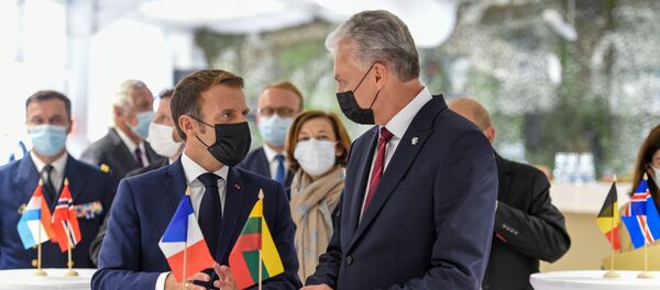 Президент Литвы Гитанас Науседа и президент Франции Эмманюэль Макрон в Рукле, 29 сентября 2020 Президент Литвы Гитанас Науседа и президент Франции Эмманюэль Макрон в Рукле, 29 сентября 2020 - Sputnik Lietuva