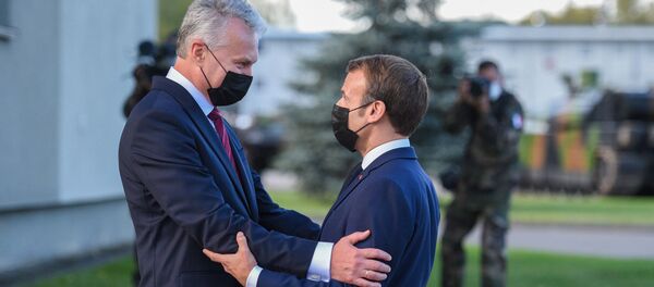 Президент Литвы Гитанас Науседа и президент Франции Эмманюэль Макрон в Рукле, 29 сентября 2020 - Sputnik Литва