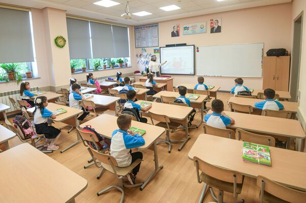 Дети на уроке в школе - Sputnik Литва