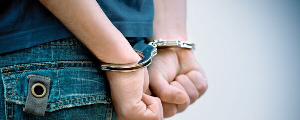 Человек в наручниках - Sputnik Литва